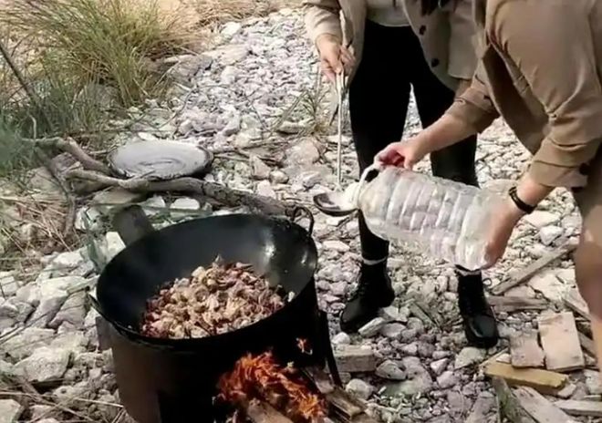 步人登山喜欢带着活鸡?不朽情缘app为何徒(图11) 步人登山喜欢带着活鸡?不朽情缘app为何徒(图11)