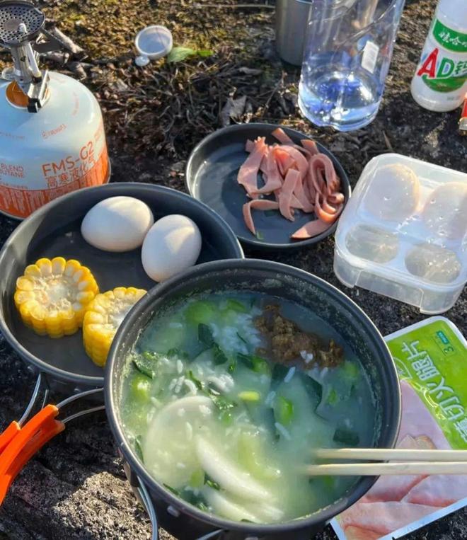 步人登山喜欢带着活鸡?不朽情缘app为何徒(图1) 步人登山喜欢带着活鸡?不朽情缘app为何徒(图1)