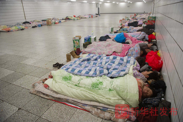 时 新华社记者陪农民工讨薪不朽情缘试玩网站110小(图1) 时 新华社记者陪农民工讨薪不朽情缘试玩网站110小(图1)