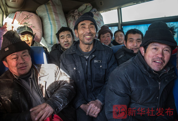 时 新华社记者陪农民工讨薪不朽情缘试玩网站110小(图3) 时 新华社记者陪农民工讨薪不朽情缘试玩网站110小(图3)